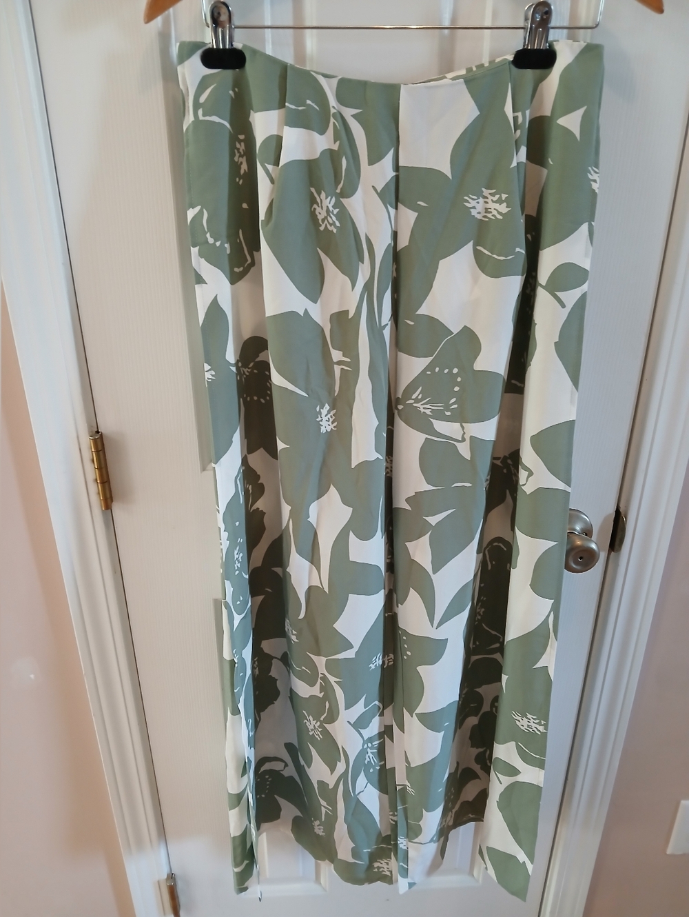 Shein Green and White Floral Pants, Size L